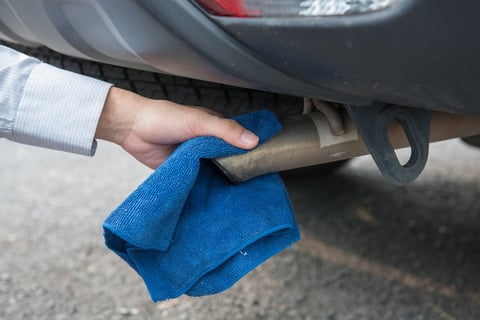 Cleaning car exhaust pipe